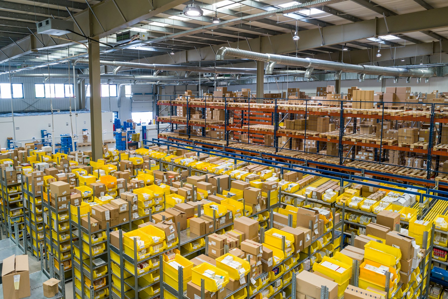Paketleme ve depo operasyonu temsili stok görseli